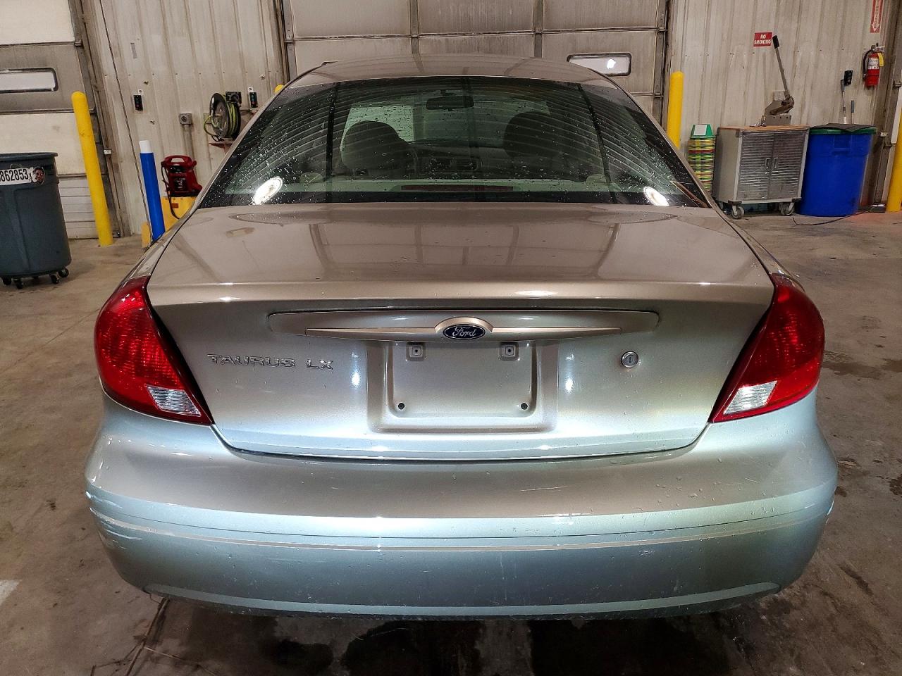 2004 FORD TAURUS LX photo 6