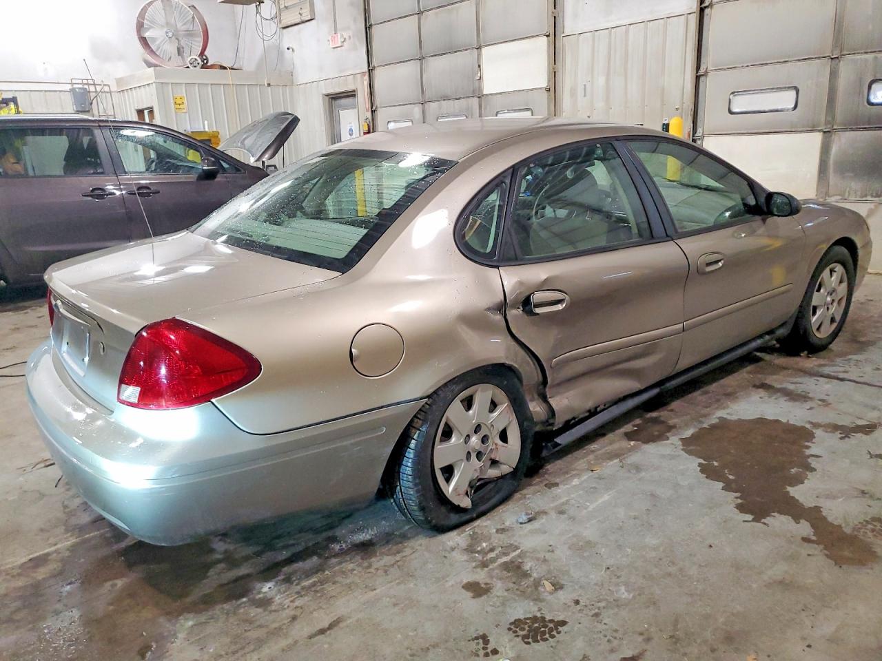 2004 FORD TAURUS LX photo 3
