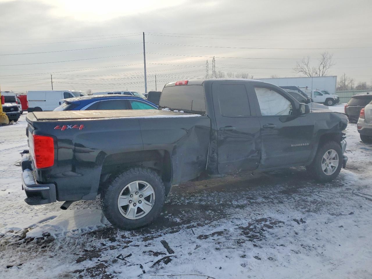 2018 CHEVROLET SILVERADO K1500 LT photo 3