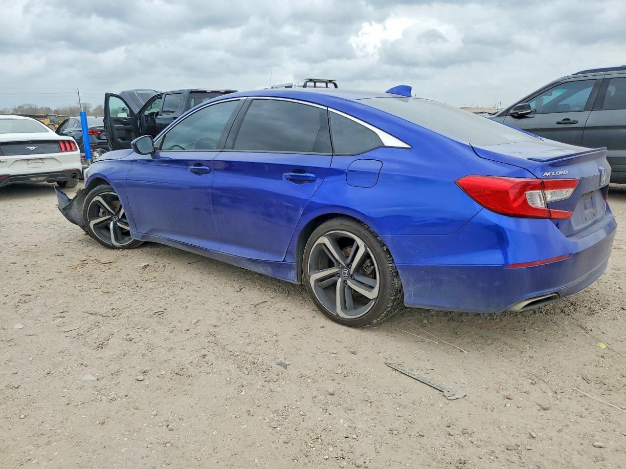 2018 HONDA ACCORD SPORT photo 2