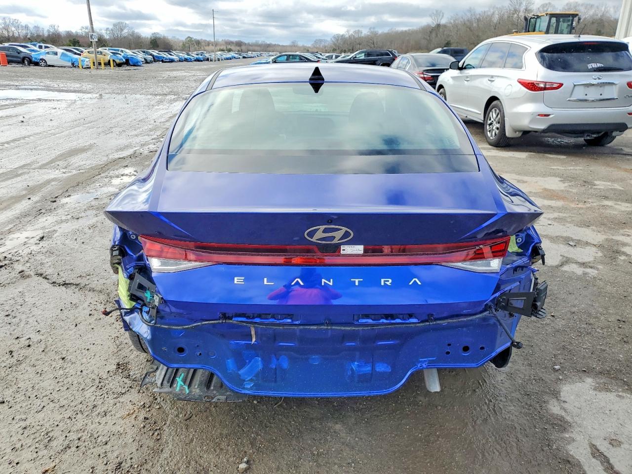 2025 HYUNDAI ELANTRA SEL photo 6