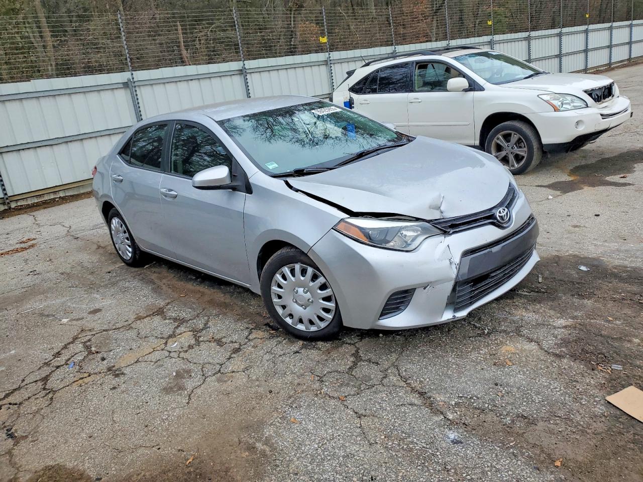2015 TOYOTA COROLLA L photo 4