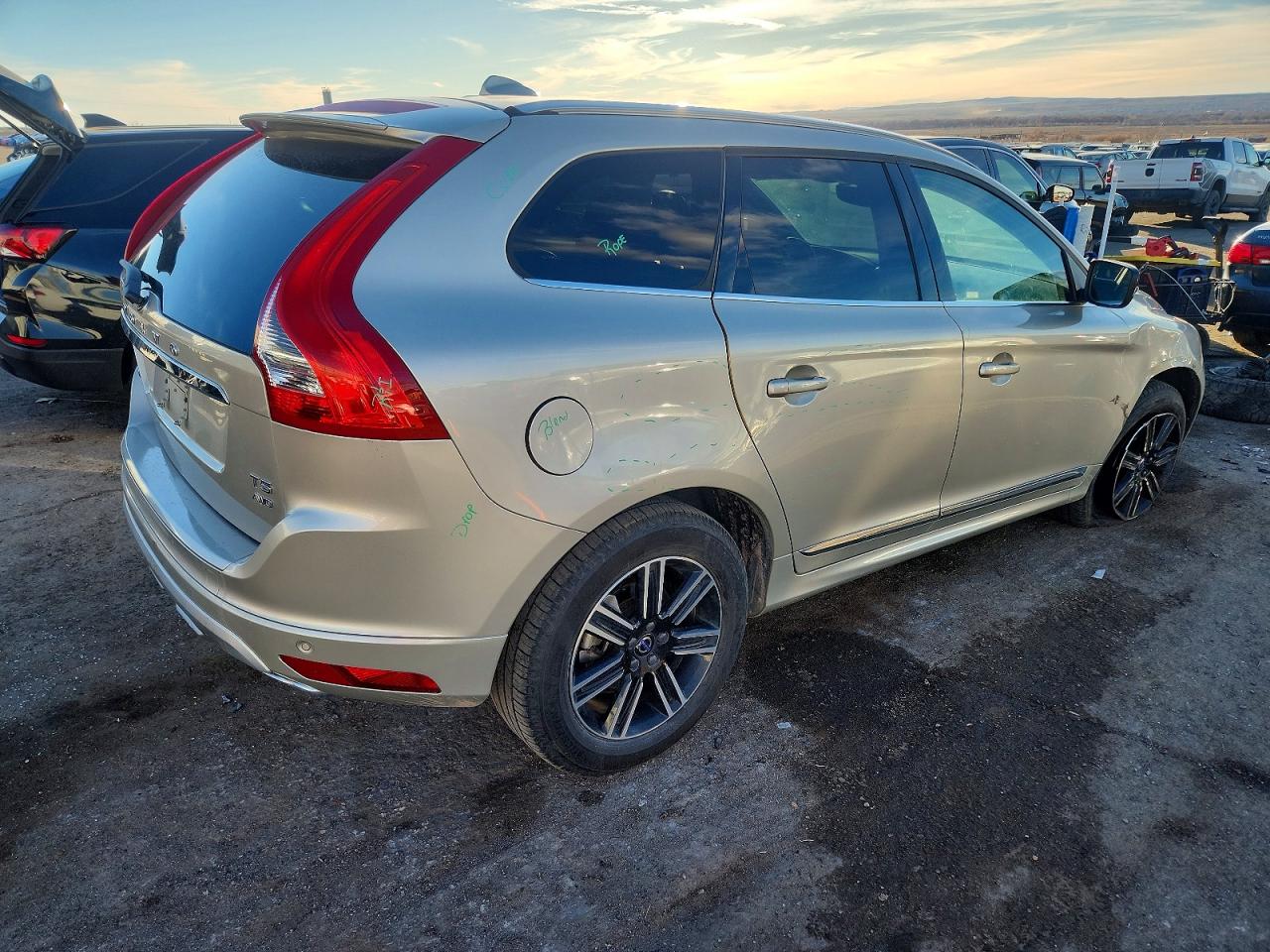 2017 VOLVO XC60 T5 DYNAMIC photo 5