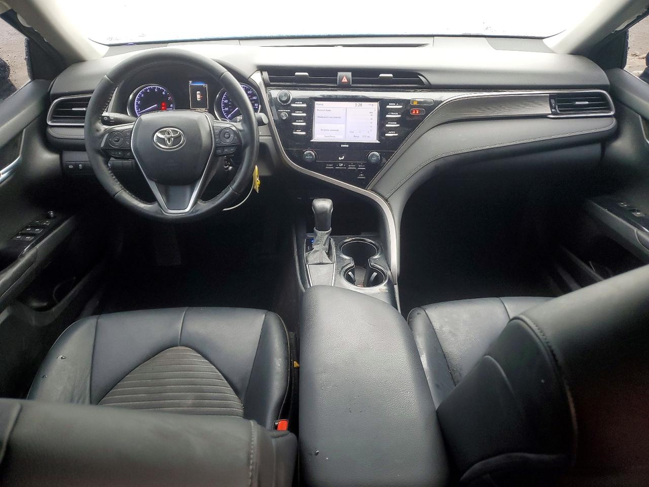 2020 TOYOTA CAMRY SE photo 8