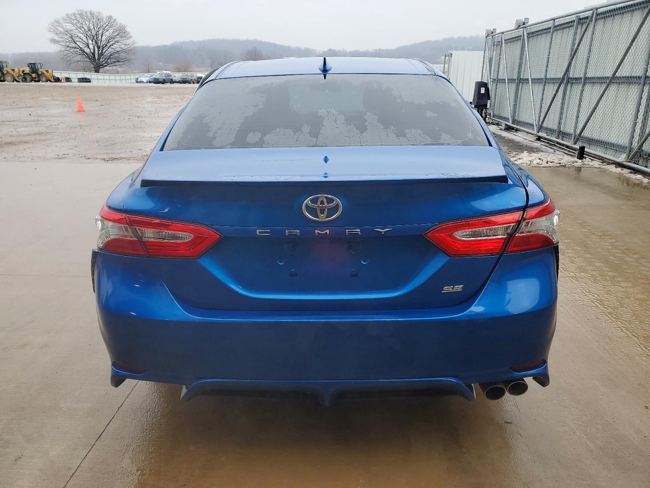 2020 TOYOTA CAMRY SE photo 6