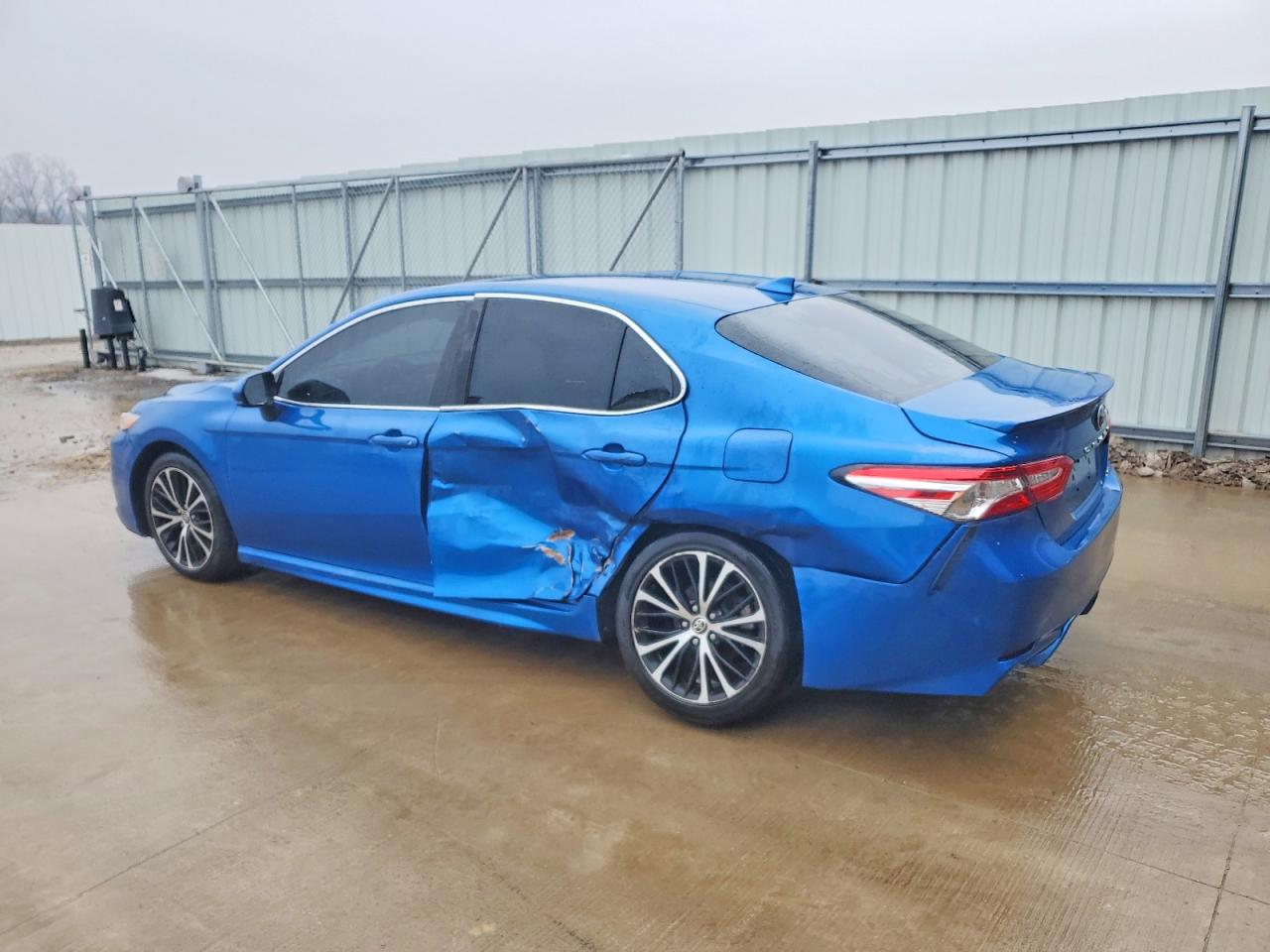 2020 TOYOTA CAMRY SE photo 2