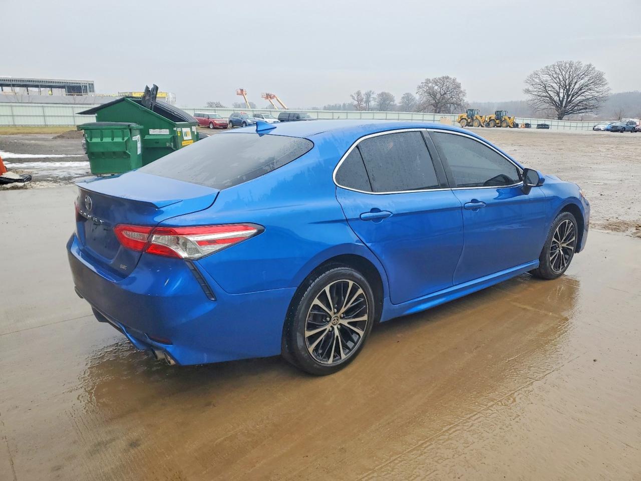 2020 TOYOTA CAMRY SE photo 3