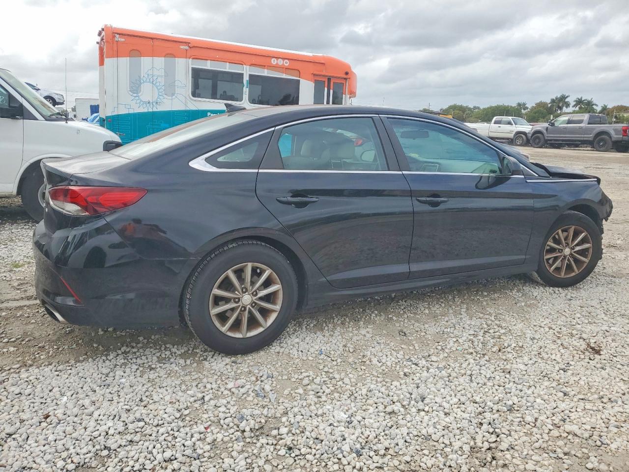 2018 HYUNDAI SONATA SE photo 3