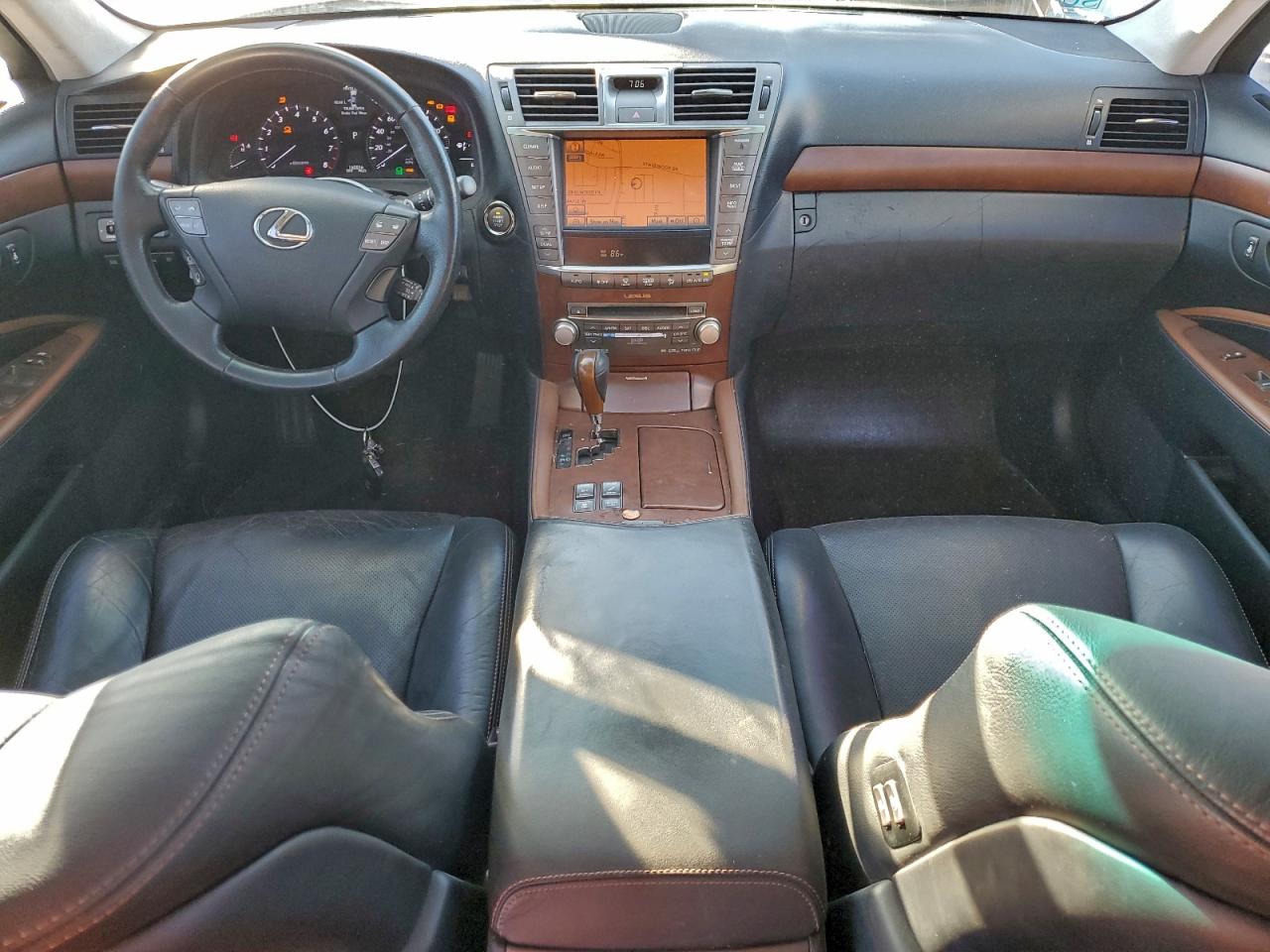 2010 LEXUS LS 460 photo 8