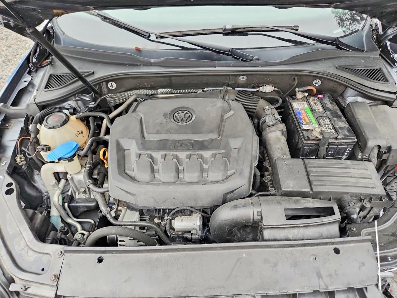 2018 VOLKSWAGEN PASSAT SE photo 11