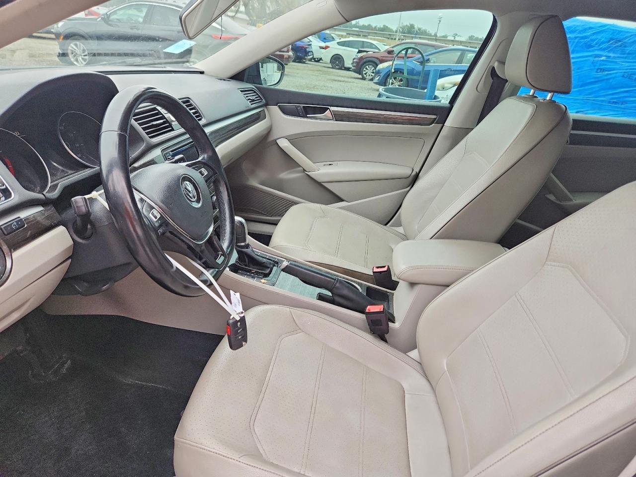 2018 VOLKSWAGEN PASSAT SE photo 7