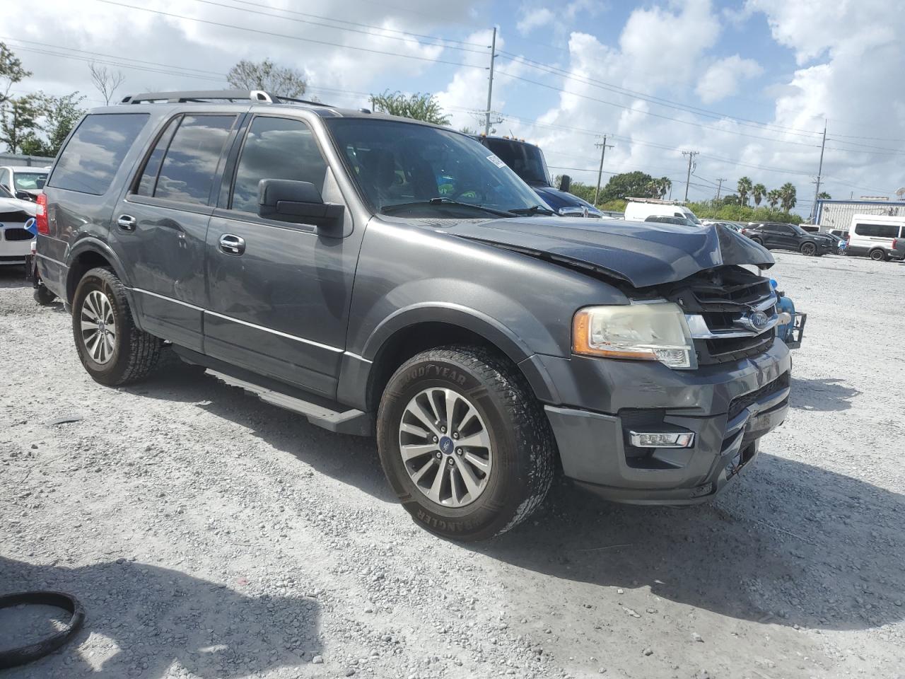 2015 FORD EXPEDITION XLT photo 4