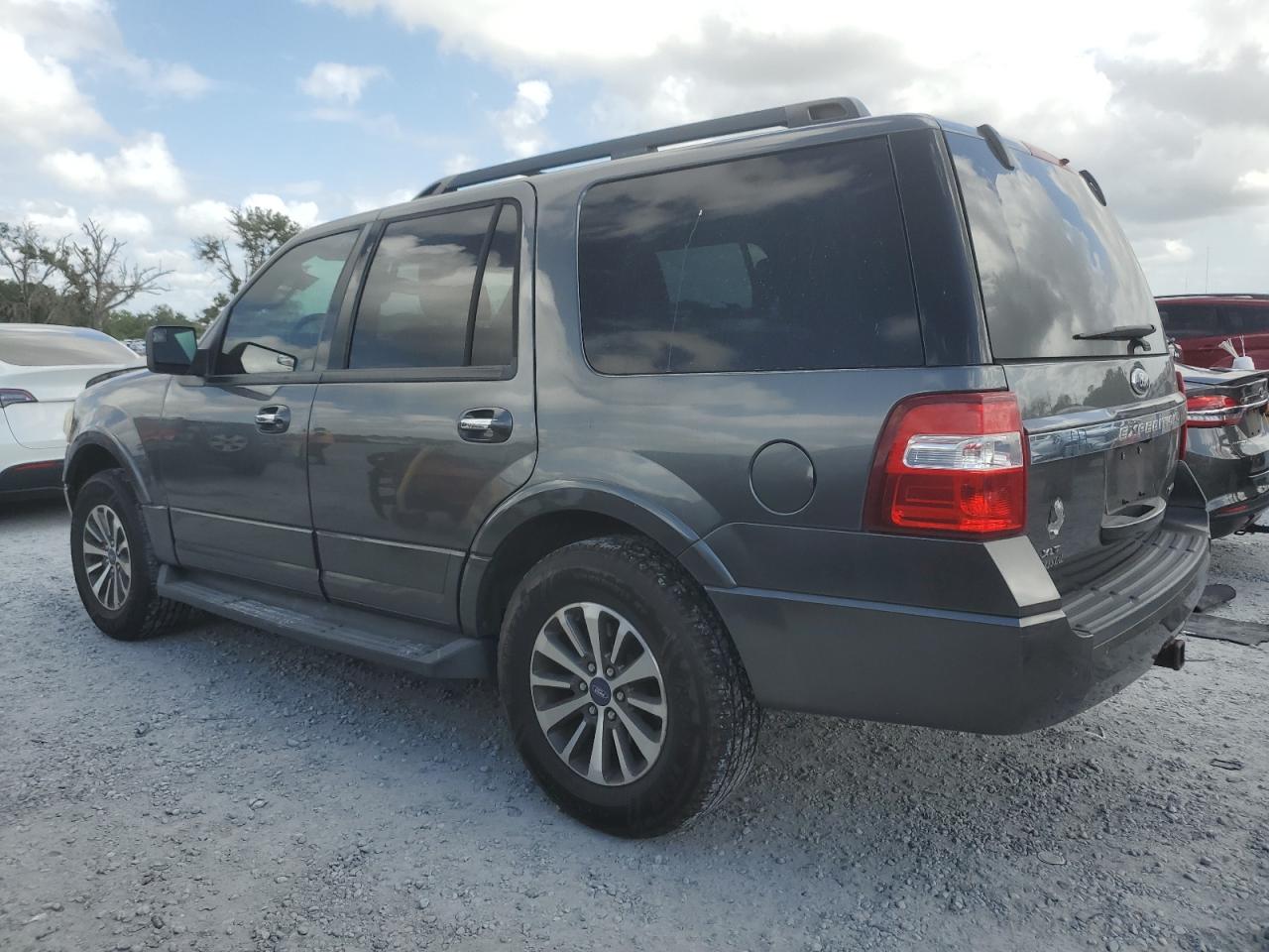 2015 FORD EXPEDITION XLT photo 2