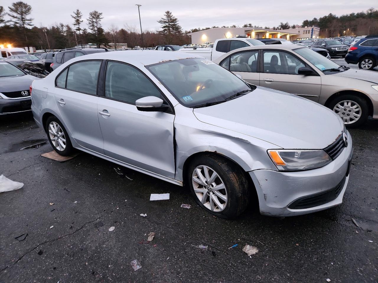 2012 VOLKSWAGEN JETTA SE photo 4
