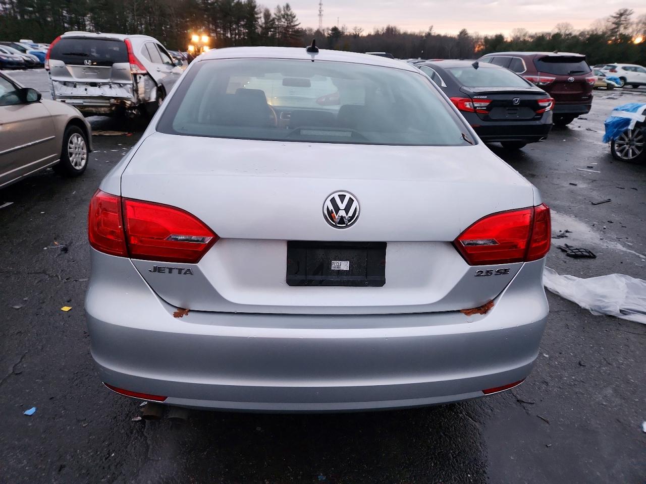 2012 VOLKSWAGEN JETTA SE photo 6