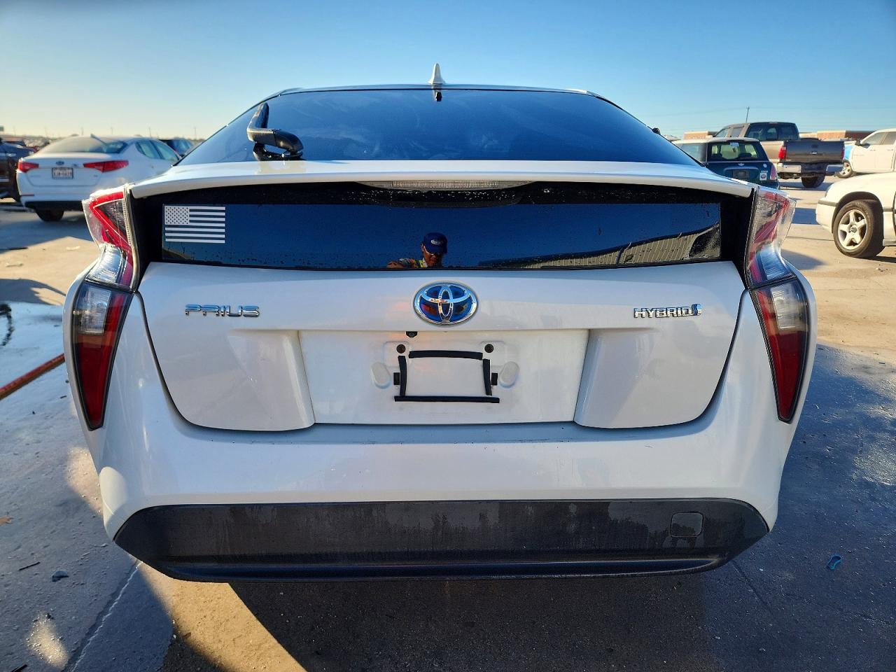 2016 TOYOTA PRIUS TWO photo 6