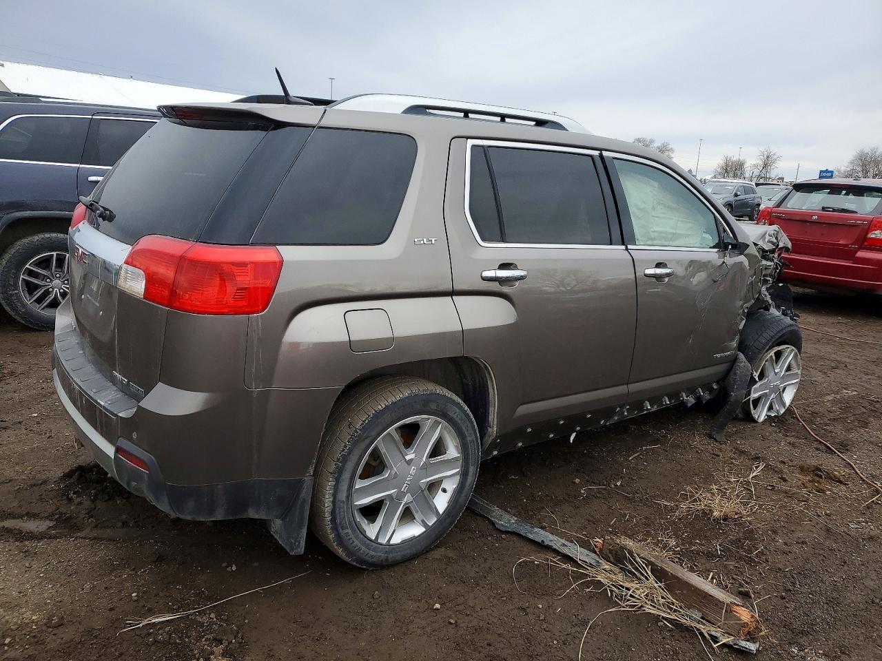 2011 GMC TERRAIN SLT photo 3