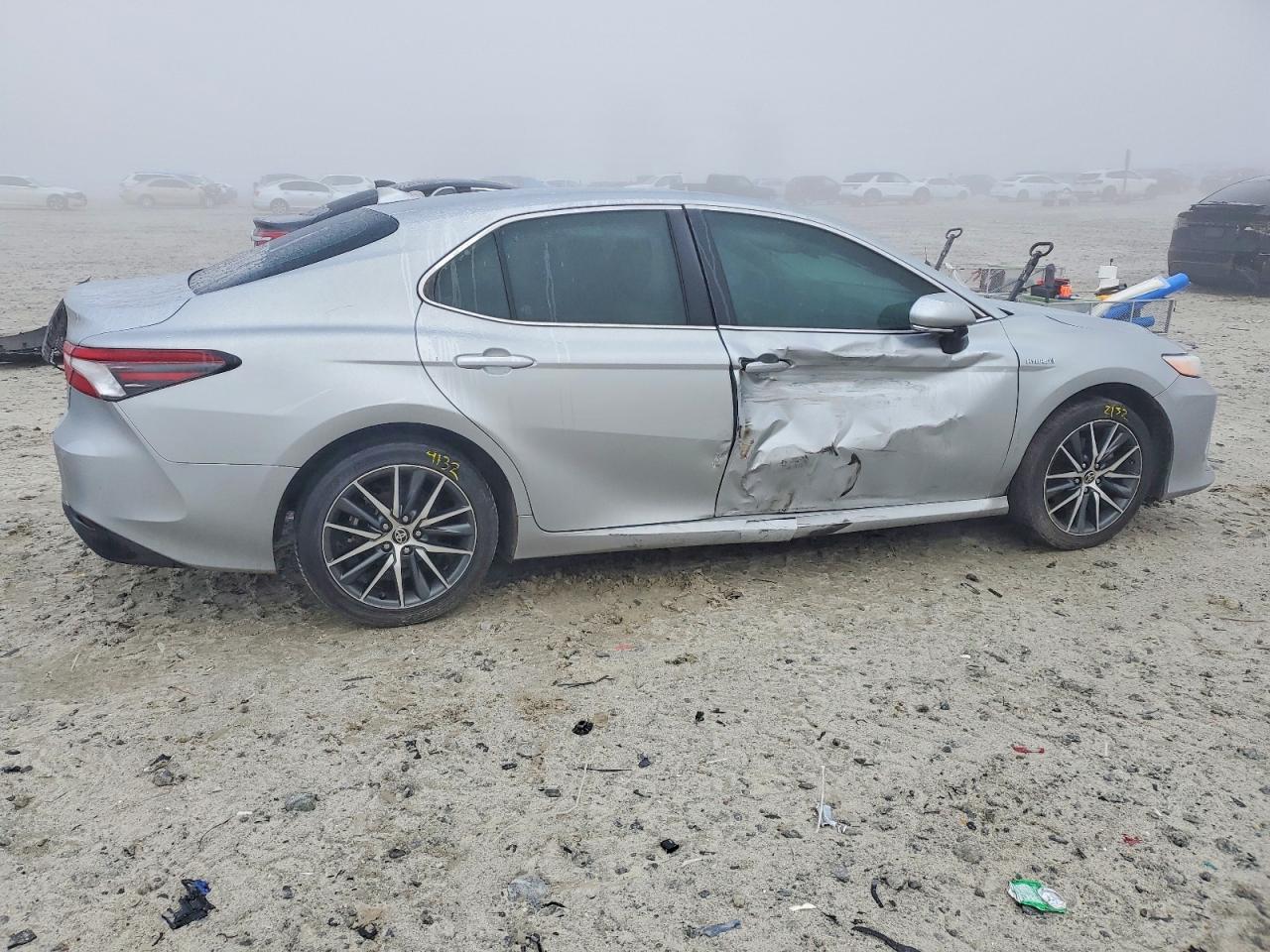 2021 TOYOTA CAMRY XLE photo 3