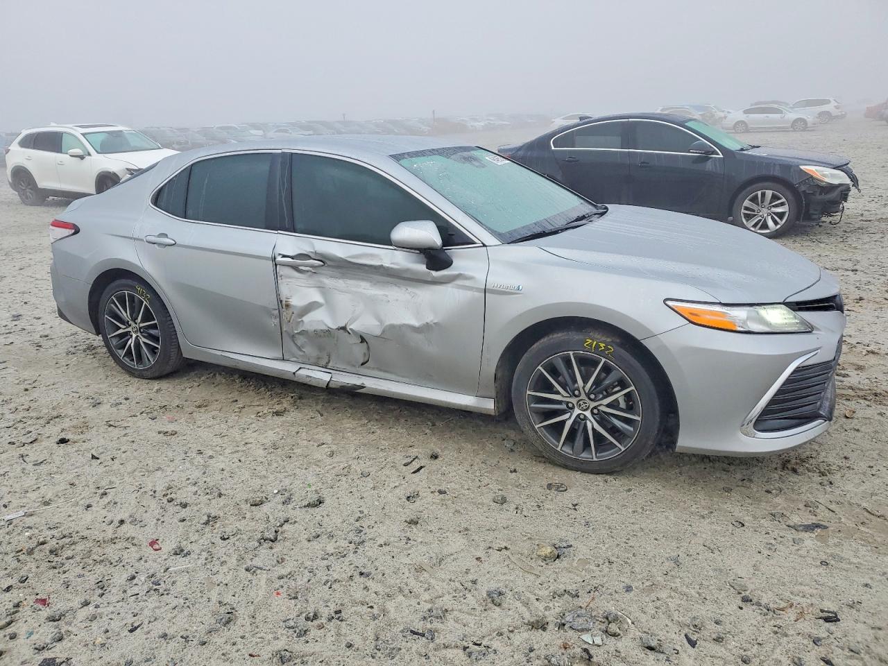 2021 TOYOTA CAMRY XLE photo 4