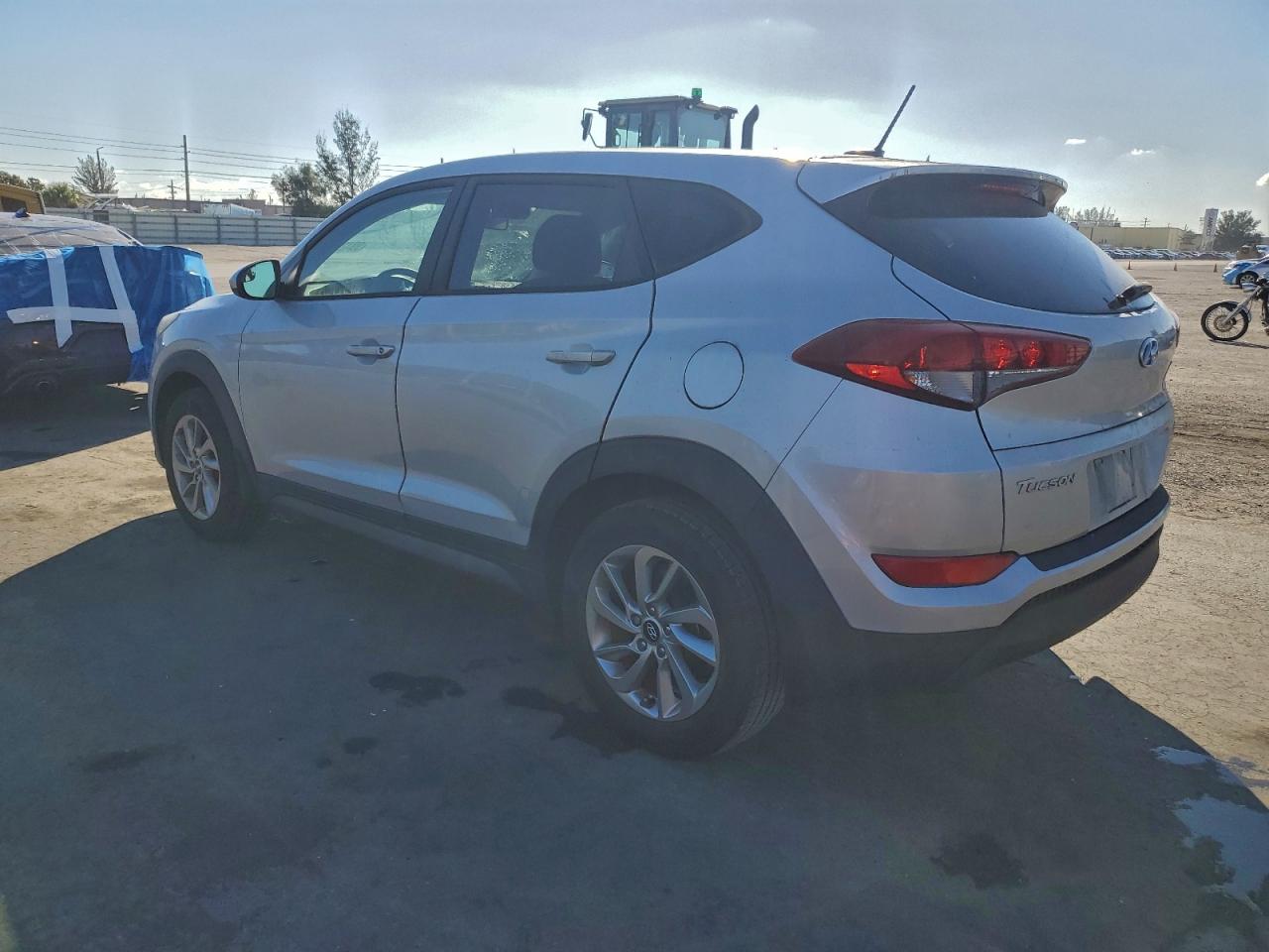 2017 HYUNDAI TUCSON SE photo 2