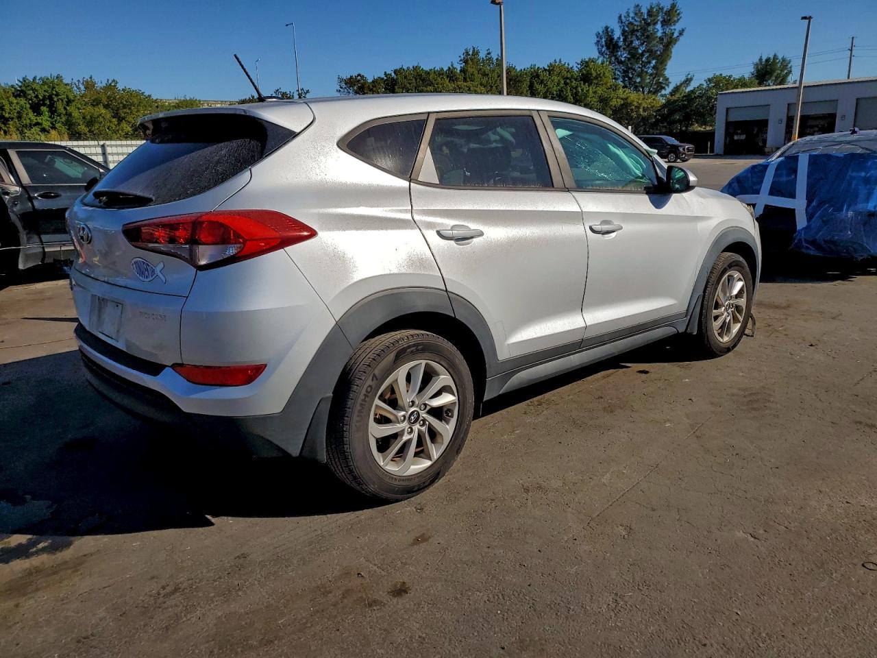 2017 HYUNDAI TUCSON SE photo 3