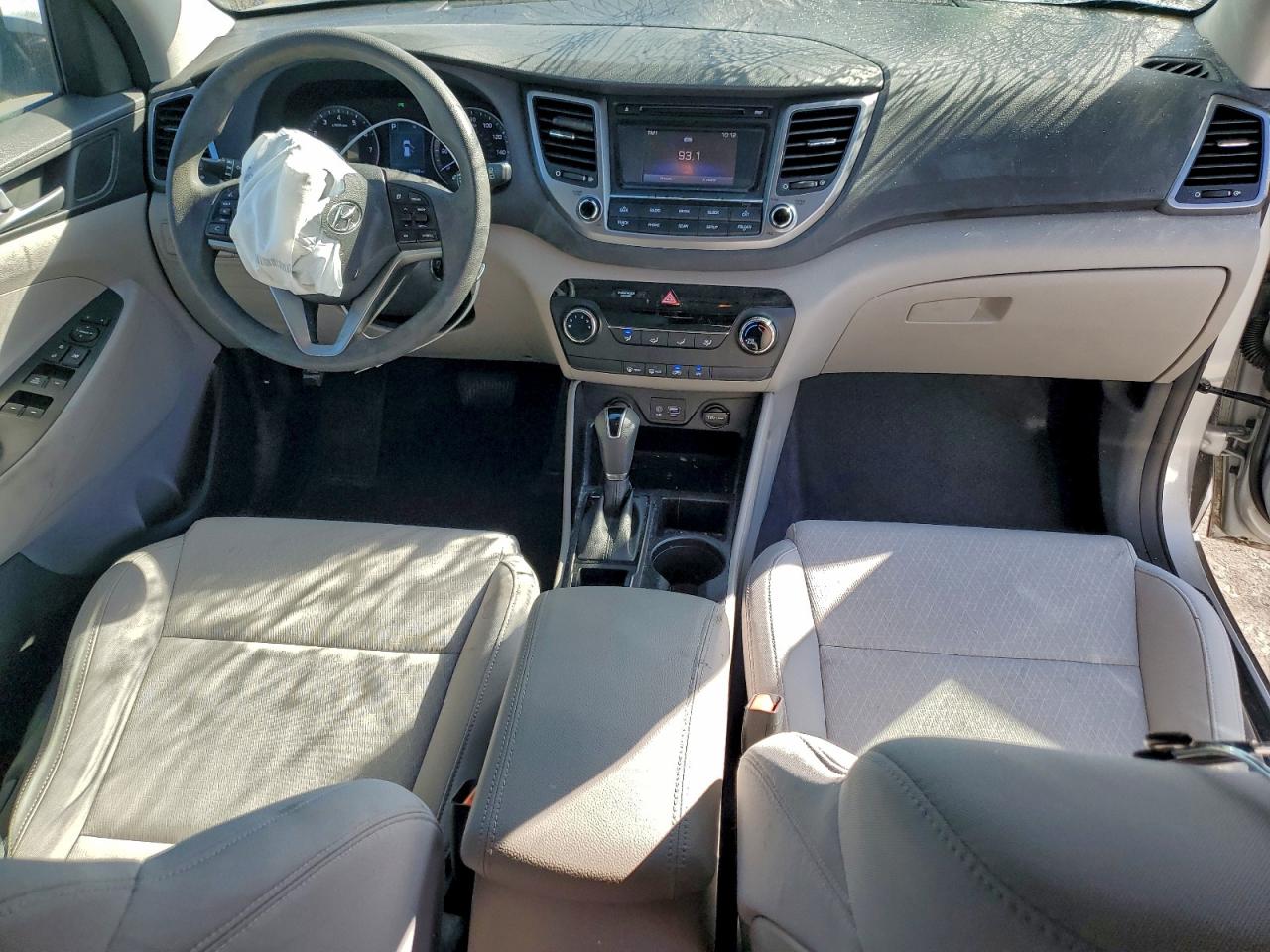 2017 HYUNDAI TUCSON SE photo 8