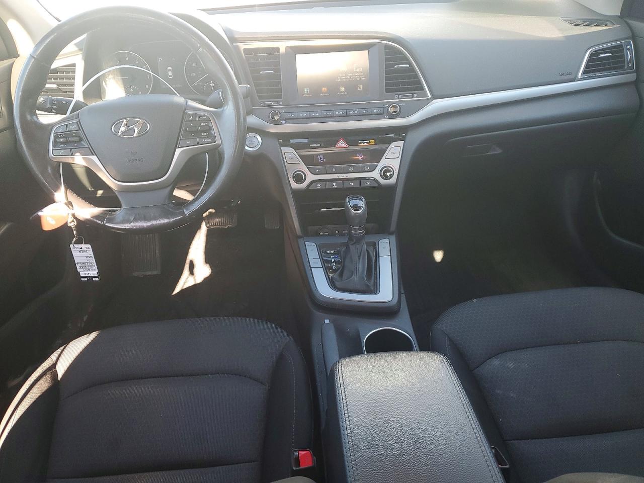 2017 HYUNDAI ELANTRA SE photo 8