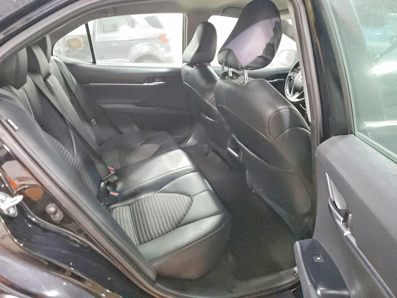 2020 TOYOTA CAMRY SE photo 10