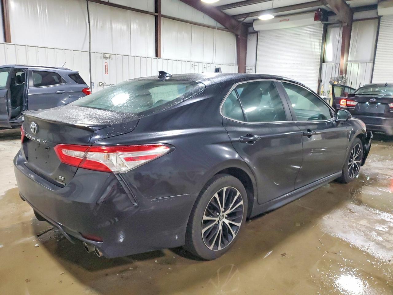 2020 TOYOTA CAMRY SE photo 3