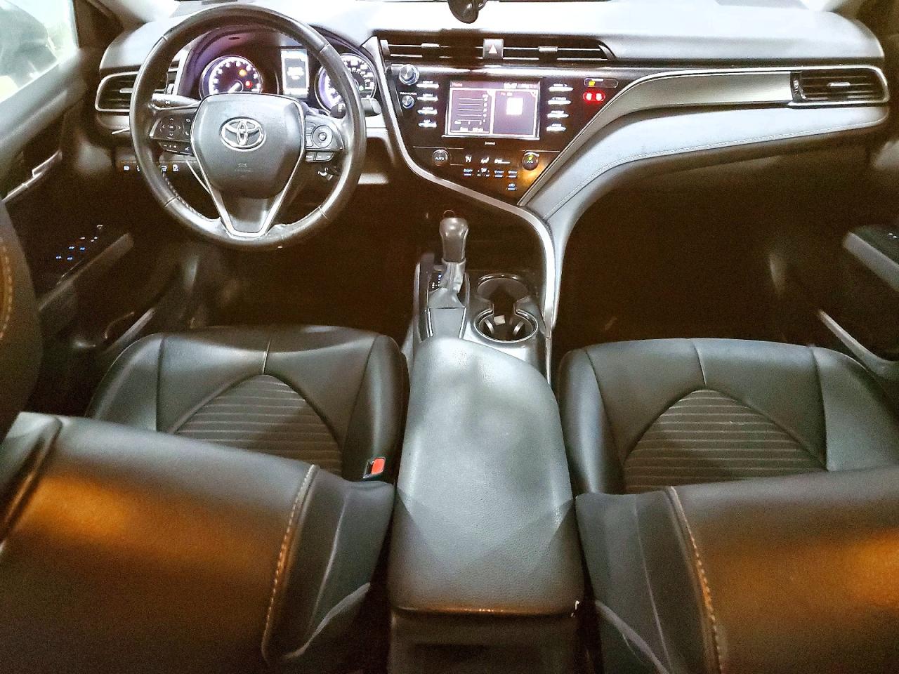 2020 TOYOTA CAMRY SE photo 8