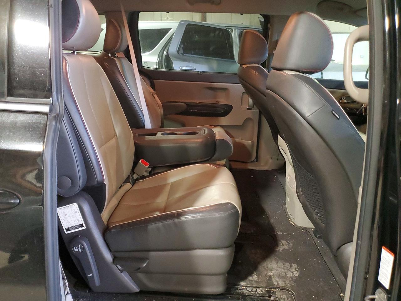 2017 KIA SEDONA EX photo 11