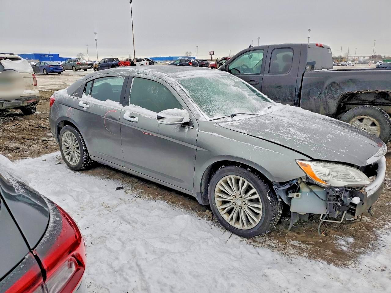 2013 CHRYSLER 200 LIMITED photo 4
