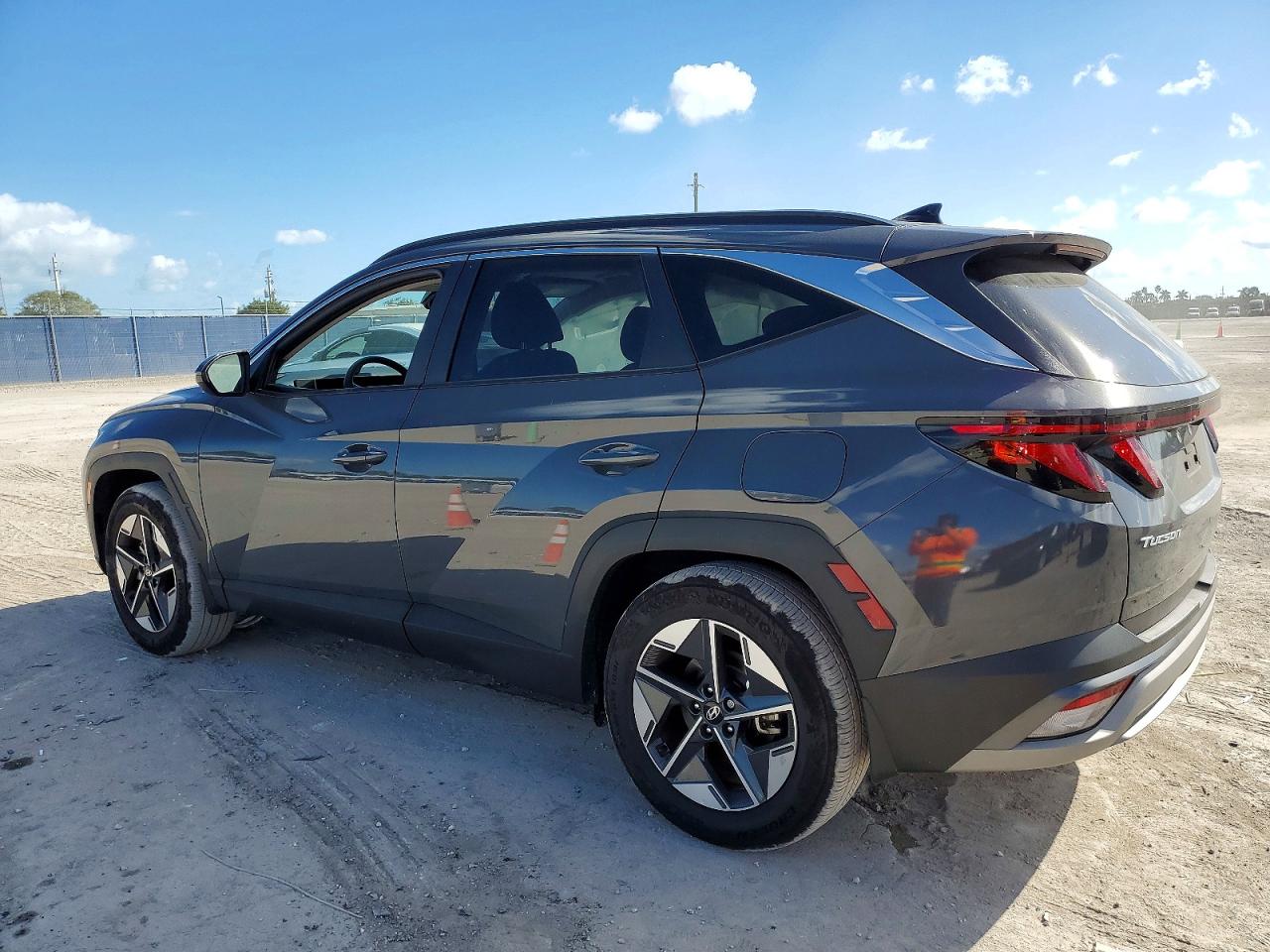 2025 HYUNDAI TUCSON SEL photo 2