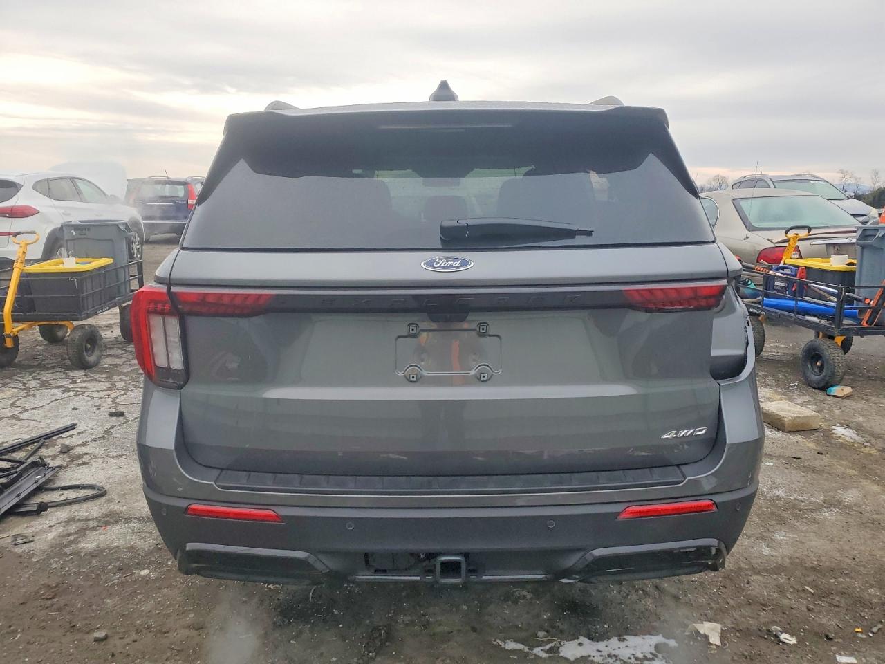 2025 FORD EXPLORER ST-LINE photo 6
