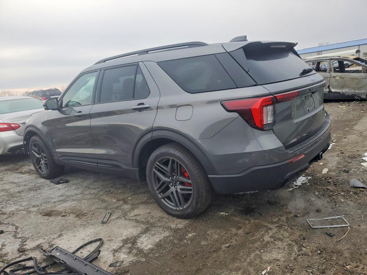 2025 FORD EXPLORER ST-LINE photo 2