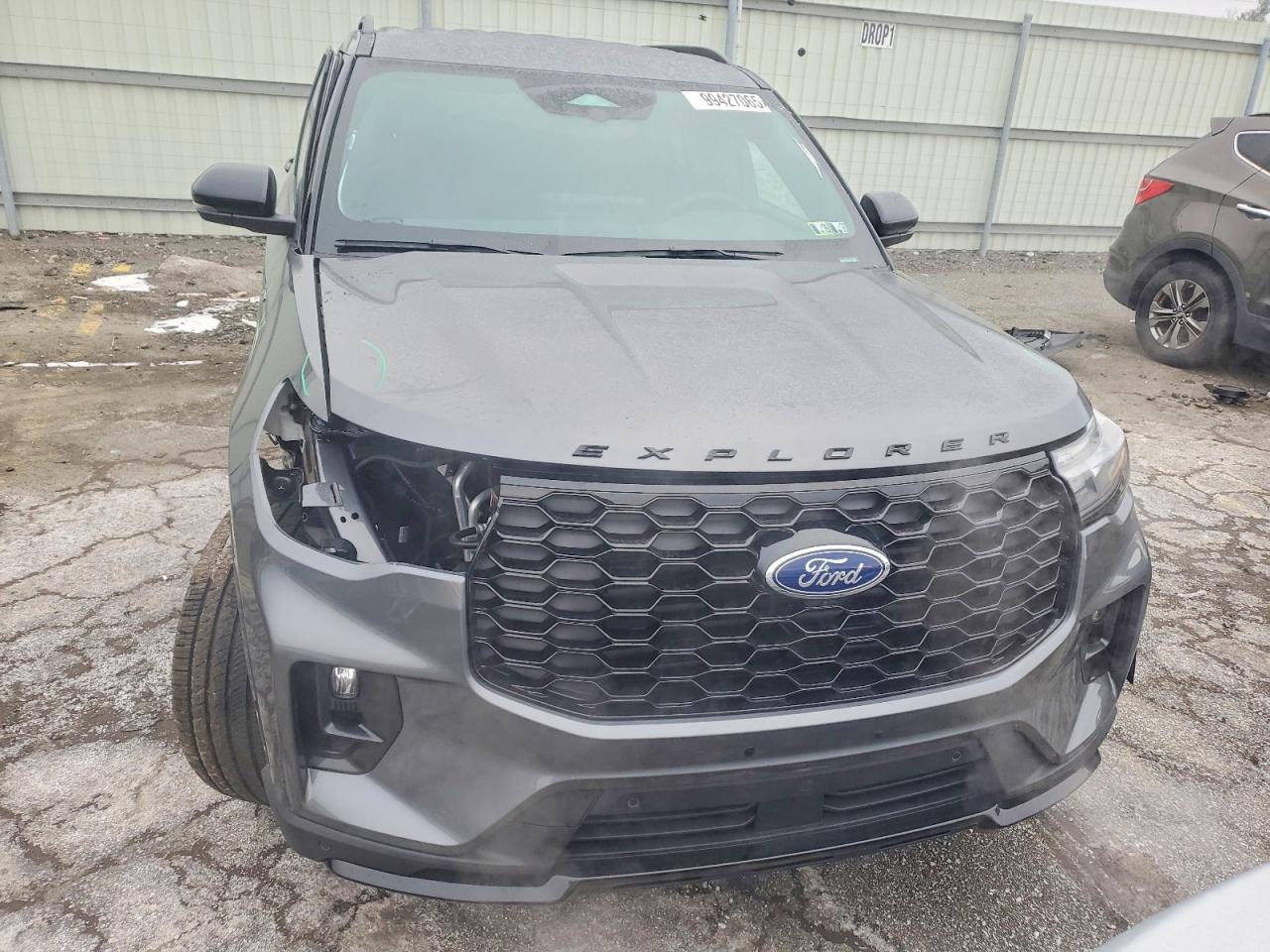 2025 FORD EXPLORER ST-LINE photo 5