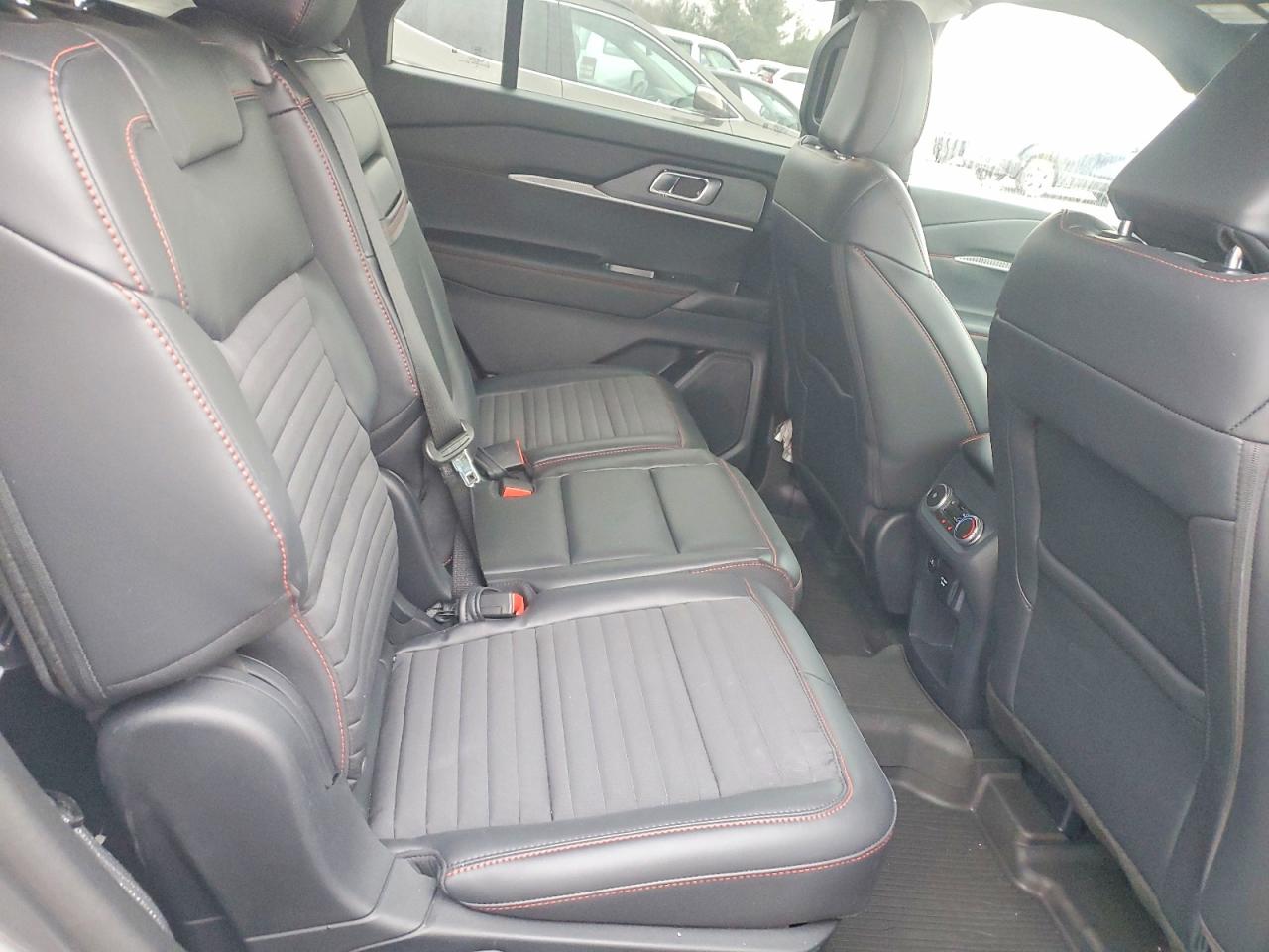 2025 FORD EXPLORER ST-LINE photo 11
