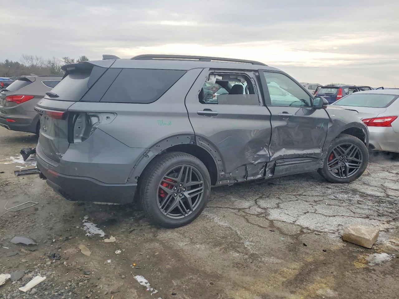 2025 FORD EXPLORER ST-LINE photo 3