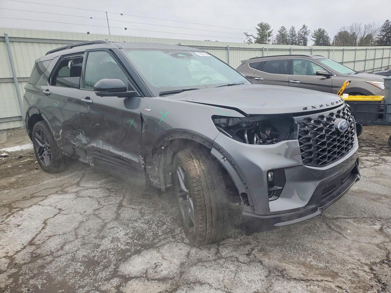 2025 FORD EXPLORER ST-LINE photo 4