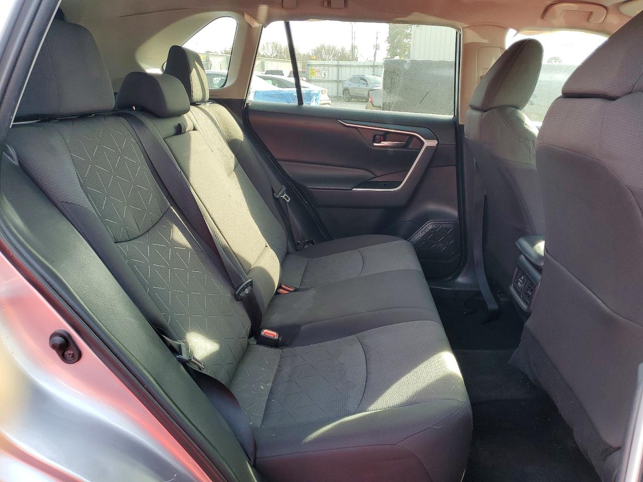 2021 TOYOTA RAV4 XLE photo 11