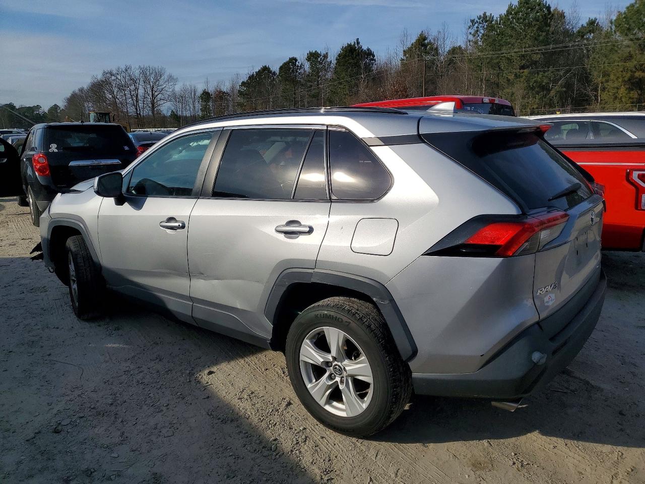 2021 TOYOTA RAV4 XLE photo 2