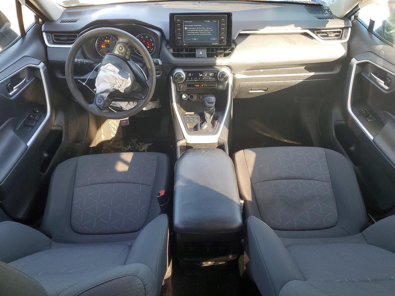 2021 TOYOTA RAV4 XLE photo 8