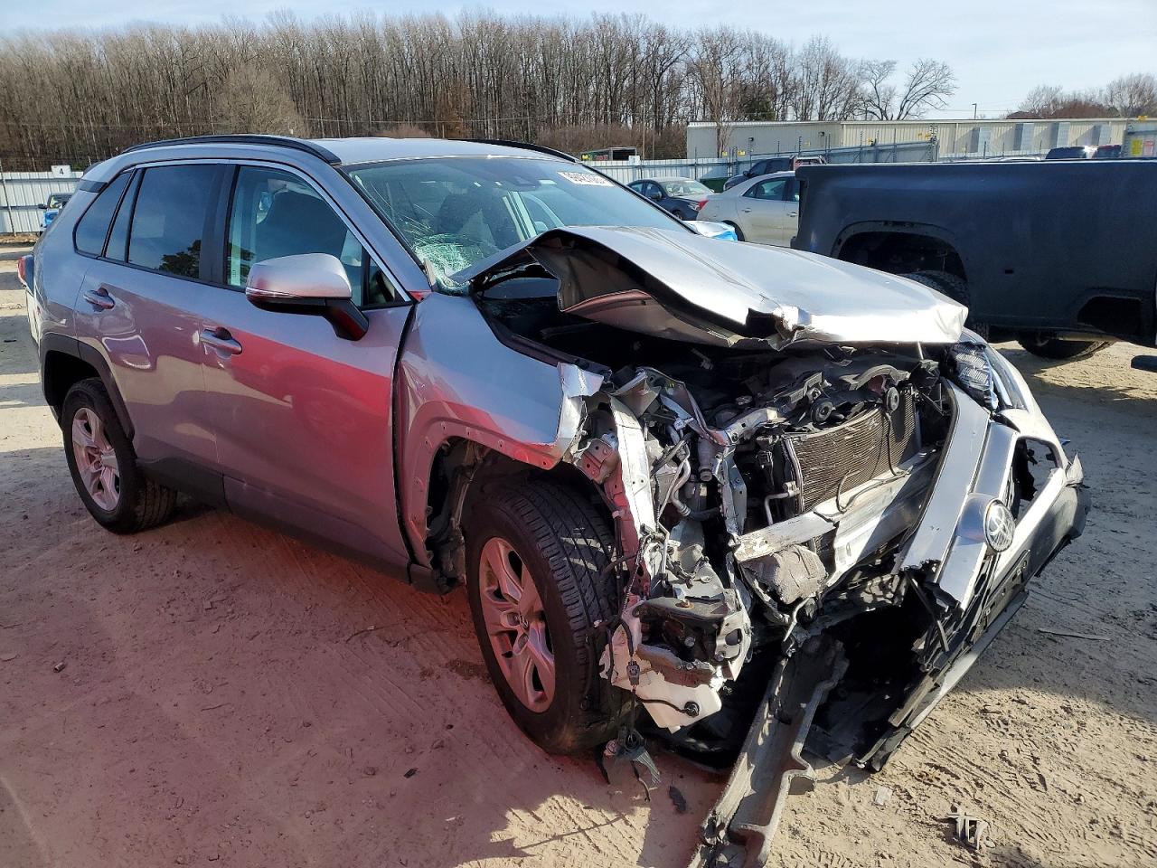 2021 TOYOTA RAV4 XLE photo 4