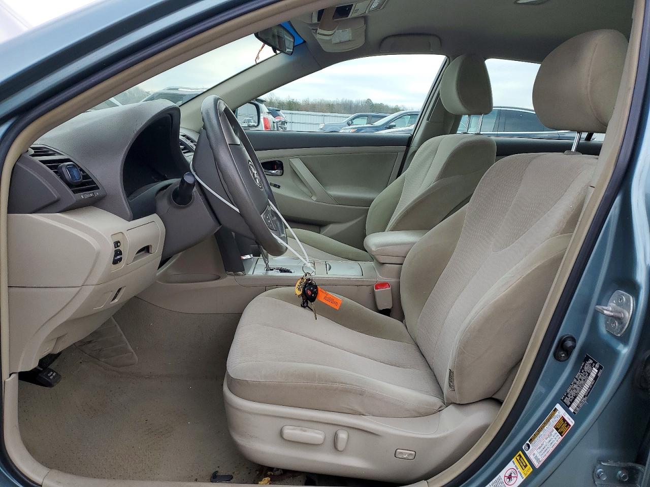 2010 TOYOTA CAMRY LE photo 13