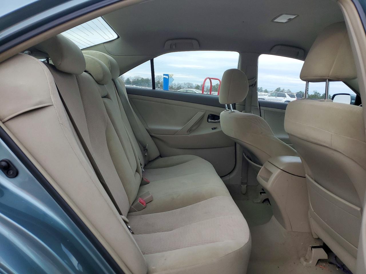 2010 TOYOTA CAMRY LE photo 19