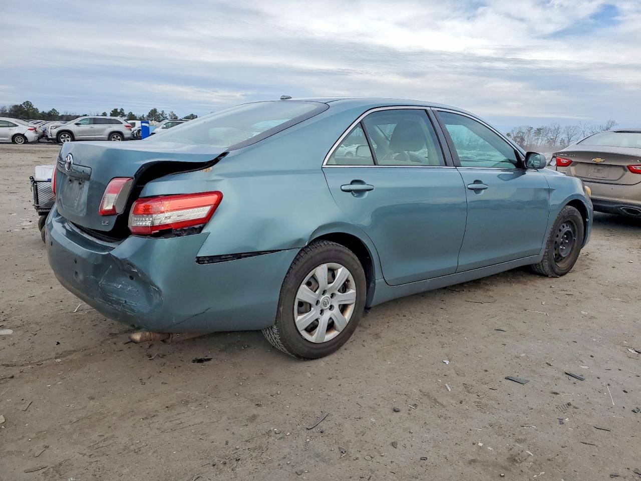 2010 TOYOTA CAMRY LE photo 5