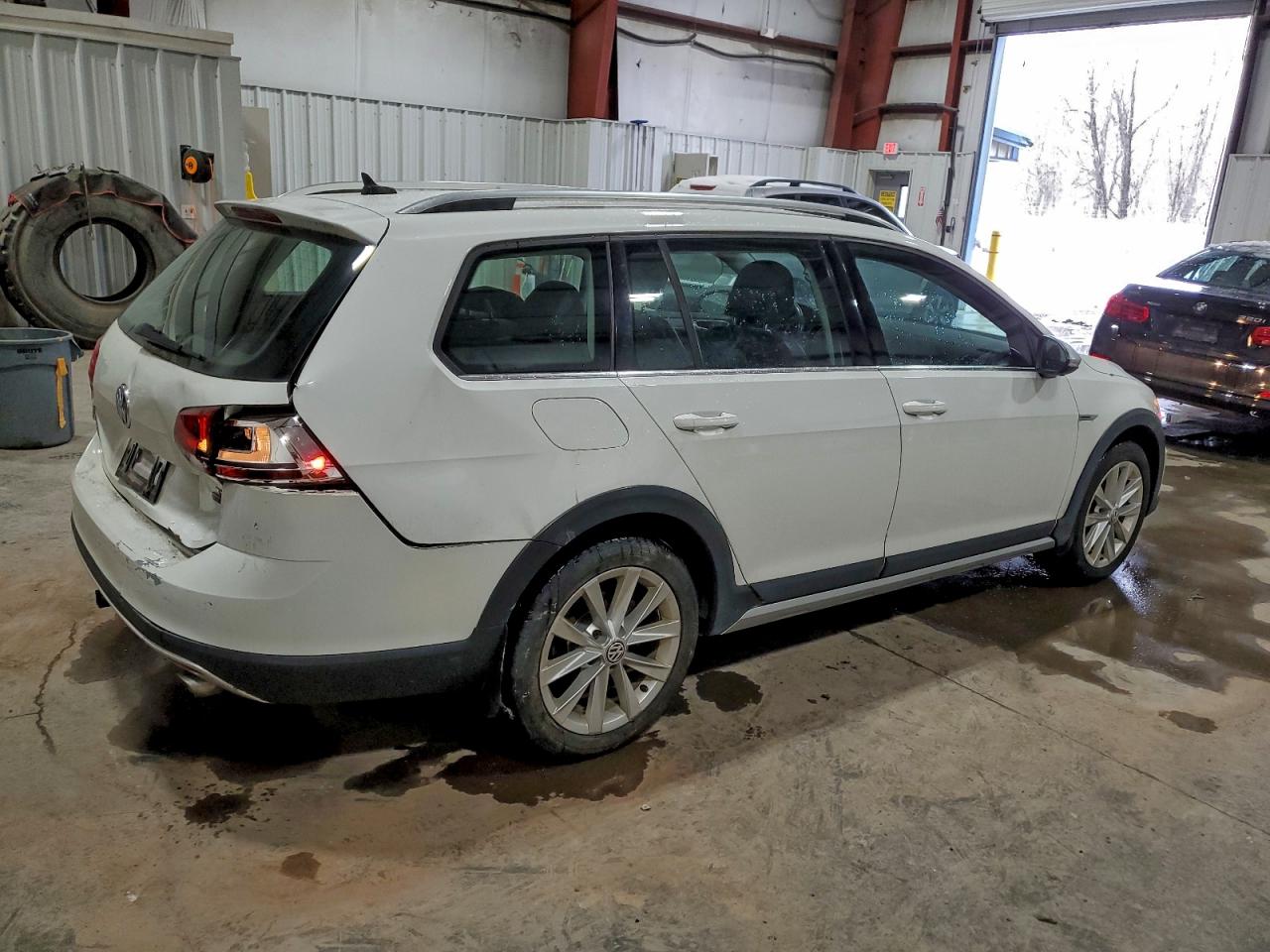 2017 VOLKSWAGEN GOLF ALLTRACK S photo 3