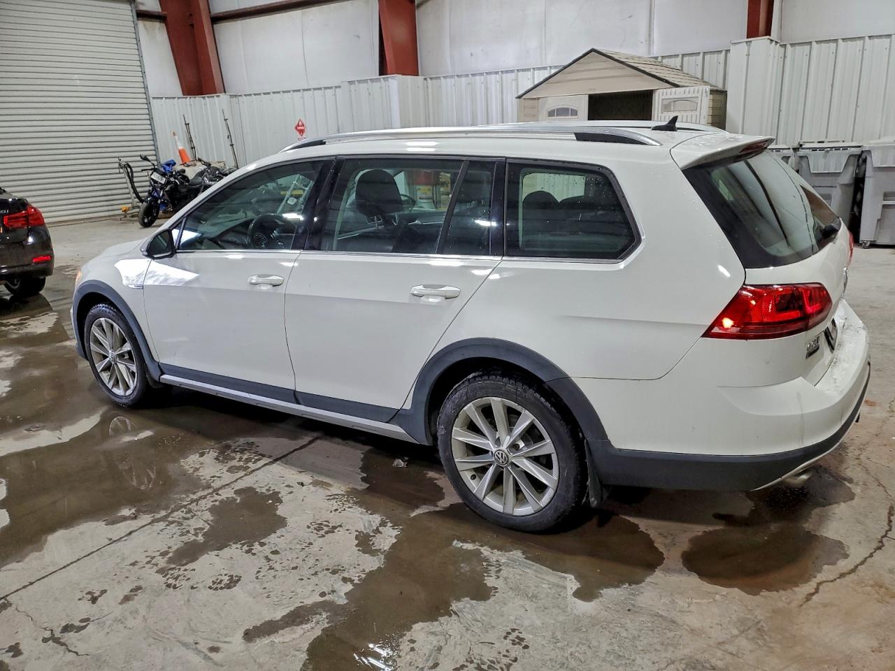 2017 VOLKSWAGEN GOLF ALLTRACK S photo 2
