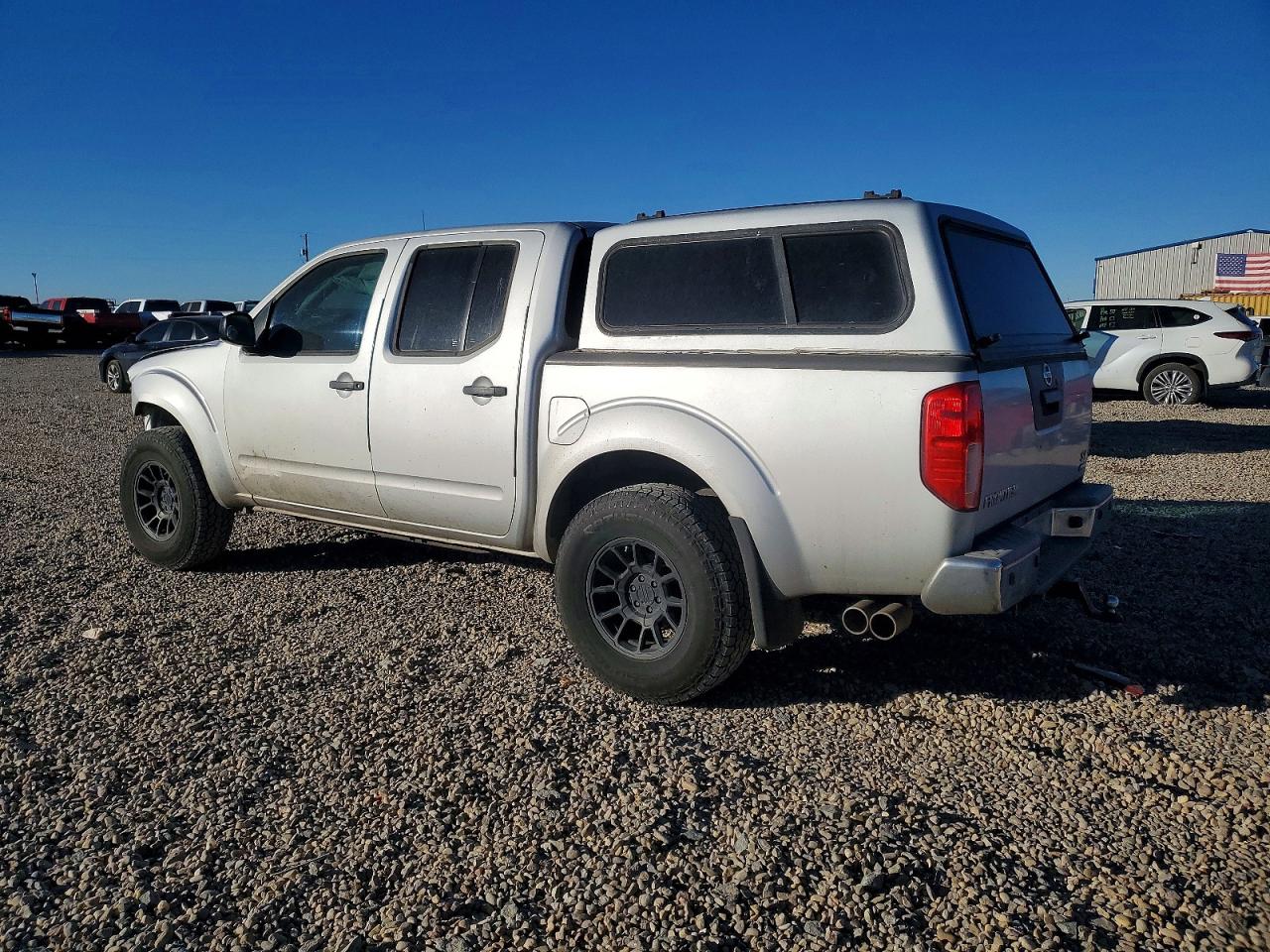 2017 NISSAN FRONTIER S photo 2