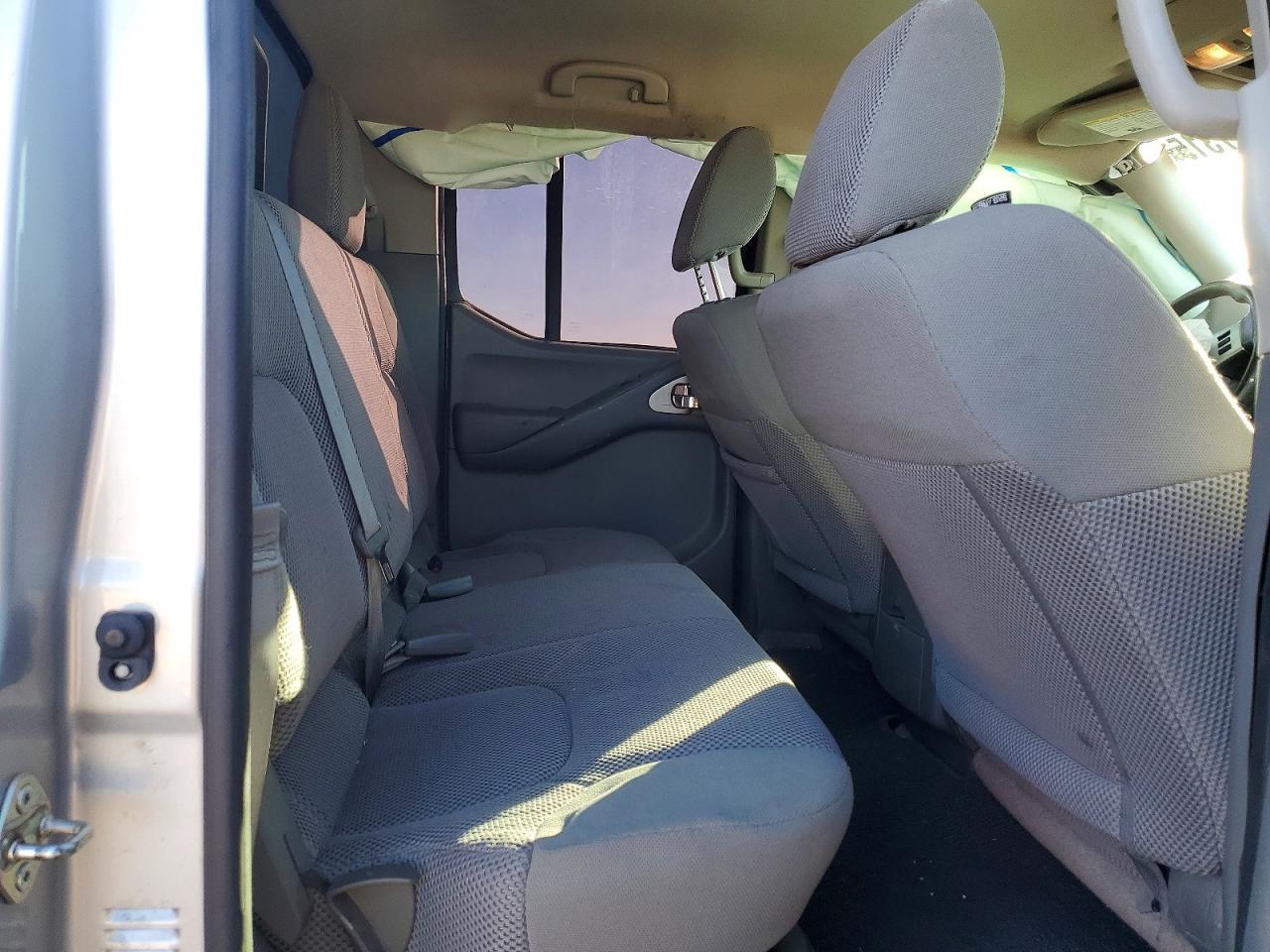 2017 NISSAN FRONTIER S photo 11